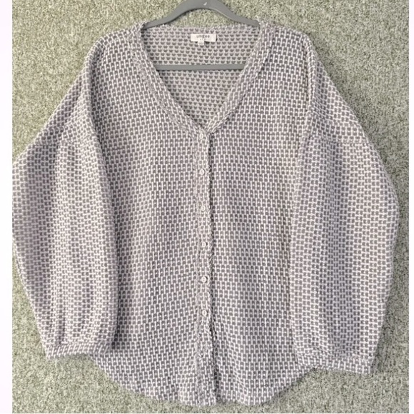 Umgee Tops Women Small Gray & Ivory Soft Boxy Hi Low Shirt Waffle V Neck Casual - Picture 5 of 5